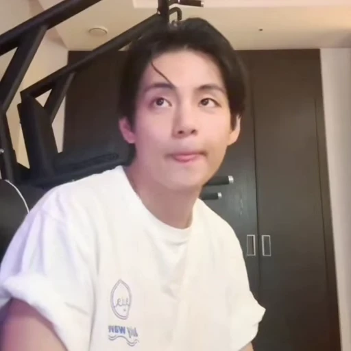 🐯 Стикер «TAEHYUNG» для Telegram