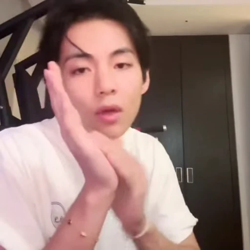 🐯 Стикер «TAEHYUNG» для Telegram
