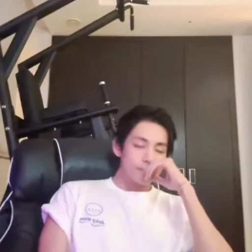 🐯 Стикер «TAEHYUNG» для Telegram