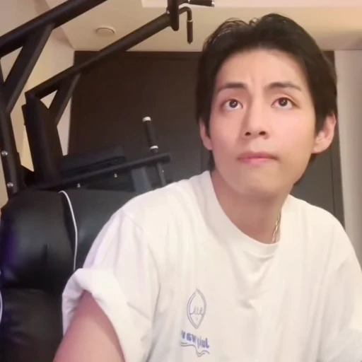 🐯 Стикер «TAEHYUNG» для Telegram