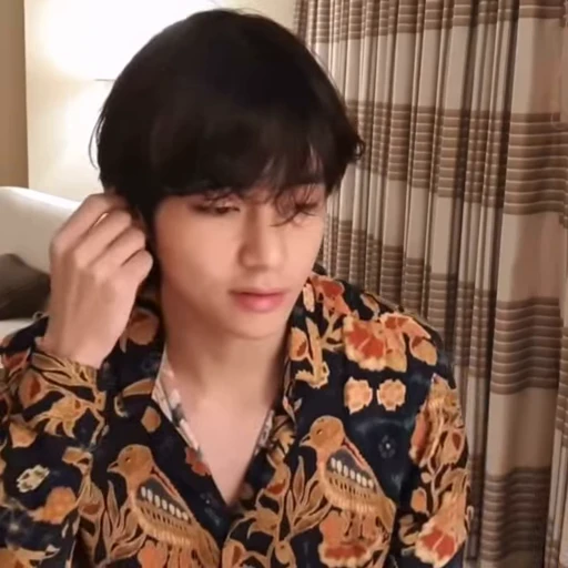 😐 Стикер «Tae-Hyung» для Telegram