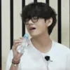 Стикер 16 Taehyung