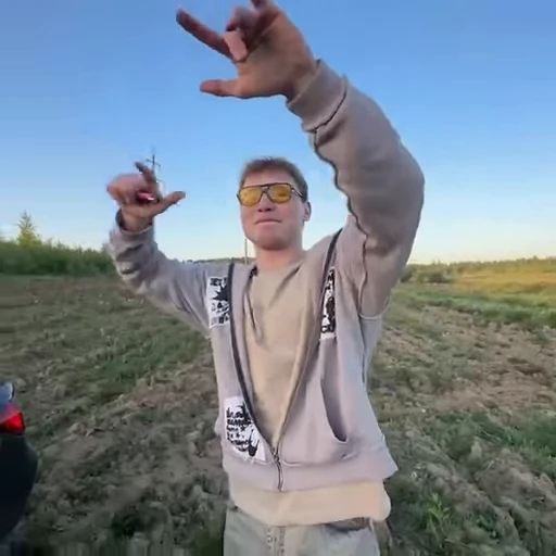 🤟 Стикер «tatwole» для Telegram