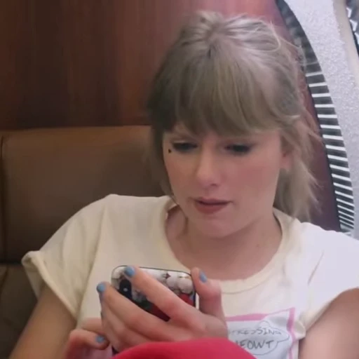 😐 Стикер «Taylor Swift» для Telegram