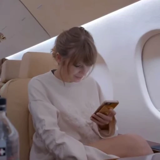 😐 Стикер «Taylor Swift» для Telegram