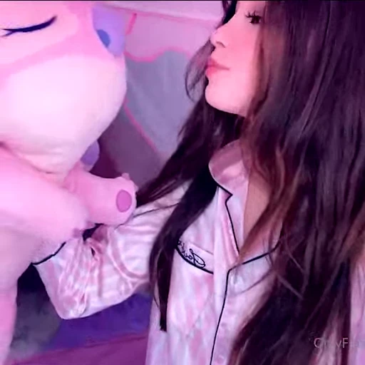 🥰 Стикер «Belle Delphine Pack 3» для Telegram