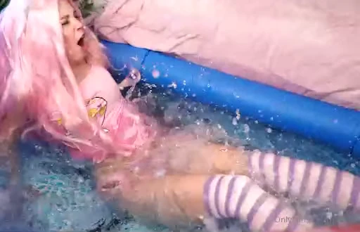 🙃 Стикер «Belle Delphine Pack 3» для Telegram
