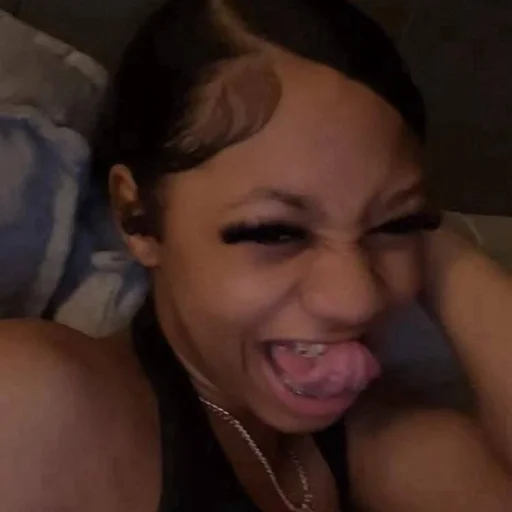 😋 Стикер «tiktok comment» для Telegram