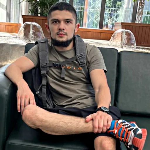 😳 Стикер «Каринп» для Telegram