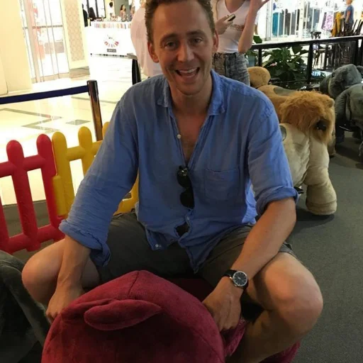 🧊 Стикер «Tom Hiddleston» для Telegram