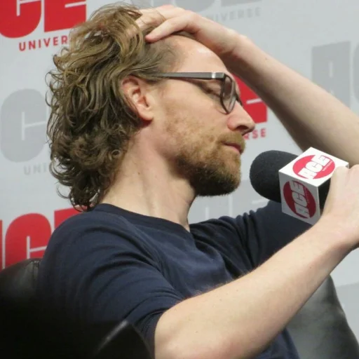 🧊 Стикер «Tom Hiddleston» для Telegram