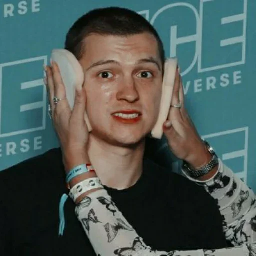 🥪 Стикер «Tom Holland Funny» для Telegram
