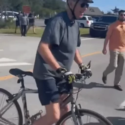 🚴‍♂ Стикер «Trump & Biden» для Telegram