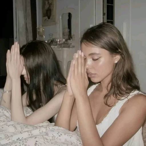 🤍 Стикер «TikTok Memes» для Telegram