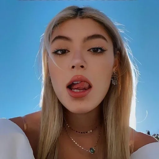 😜 Стикер «Стримерская» для Telegram