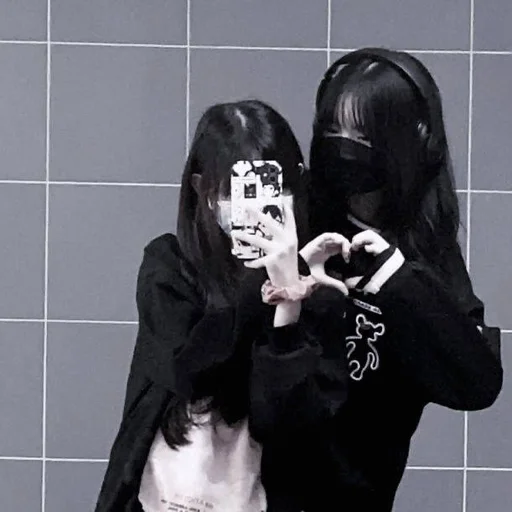 ❤️ Стикер «Девушки» для Telegram