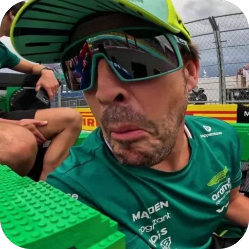 😨 Стикер «Formula One» для Telegram
