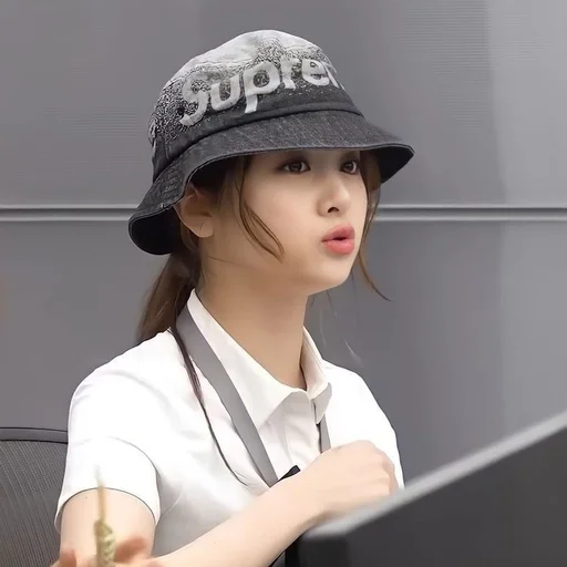 🐍 Стикер «yunjin» для Telegram