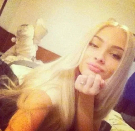❤️ Стикер «Фотки с ТТ» для Telegram