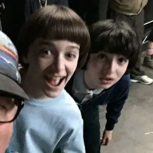 😀 Стикер «Very strange things» для Telegram