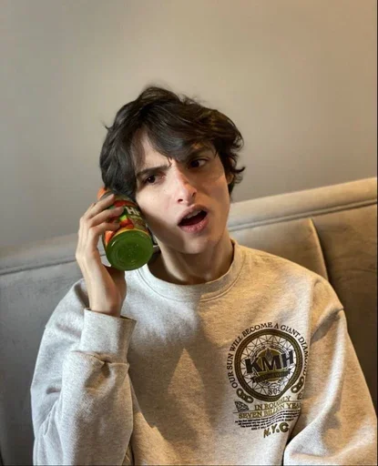 😒 Стикер «Very strange things» для Telegram
