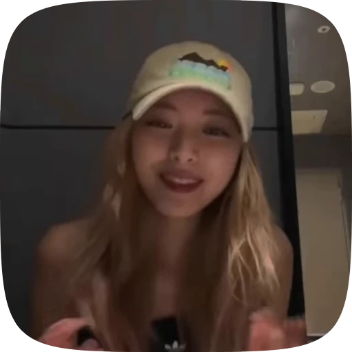 💋 Стикер «Yuna Itzy» для Telegram
