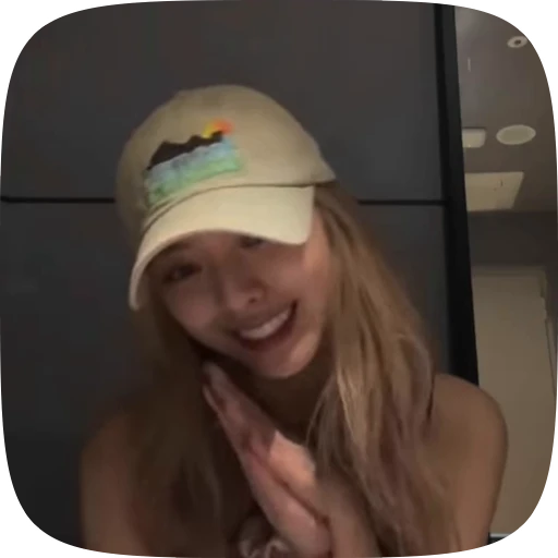 💋 Стикер «Yuna Itzy» для Telegram