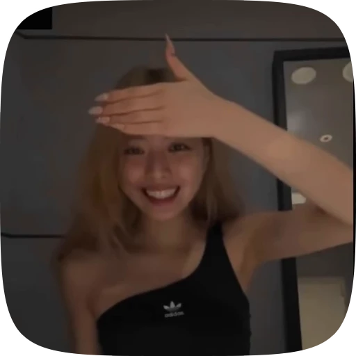 💋 Стикер «Yuna Itzy» для Telegram