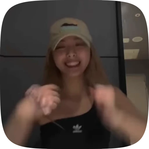 💋 Стикер «Yuna Itzy» для Telegram