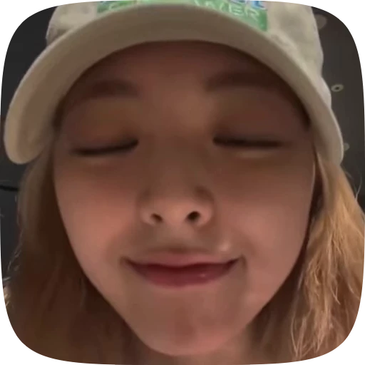 💋 Стикер «Yuna Itzy» для Telegram