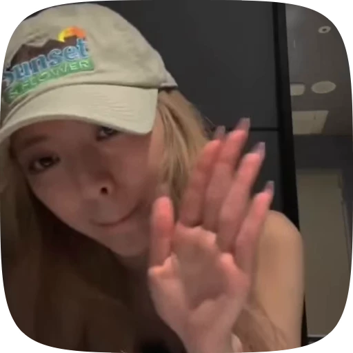 🍧 Стикер «Yuna Itzy» для Telegram