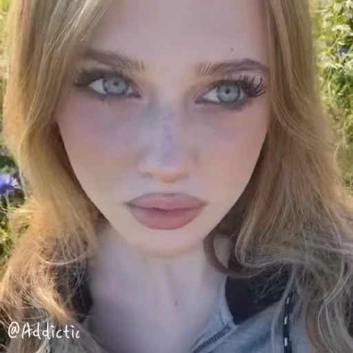 🌟 Стикер «vid 8582606254» для Telegram