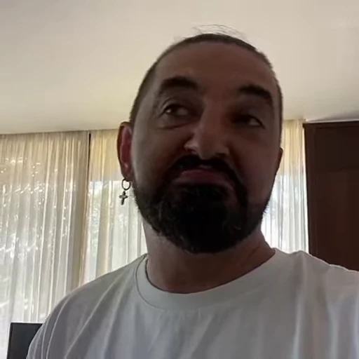 🤷‍♀ Стикер «Стикеры» для Telegram