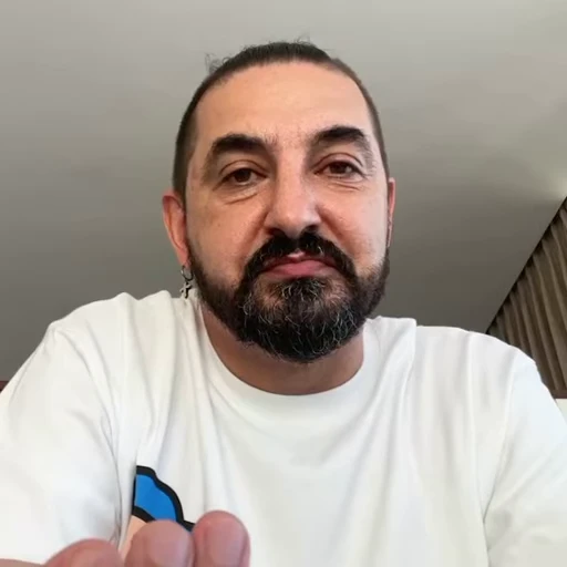 🤷‍♀ Стикер «Стикеры» для Telegram