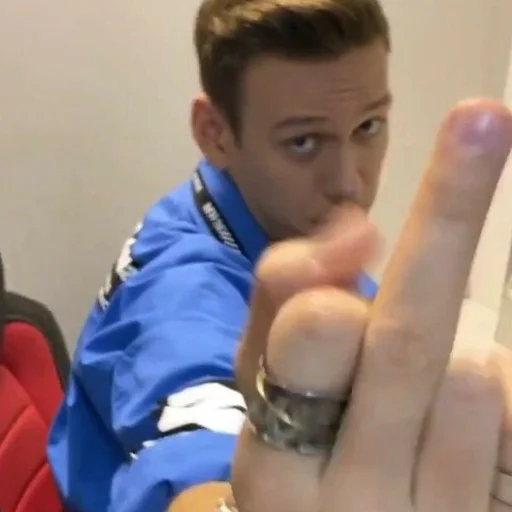 🖕 Стикер «Семья наша» для Telegram