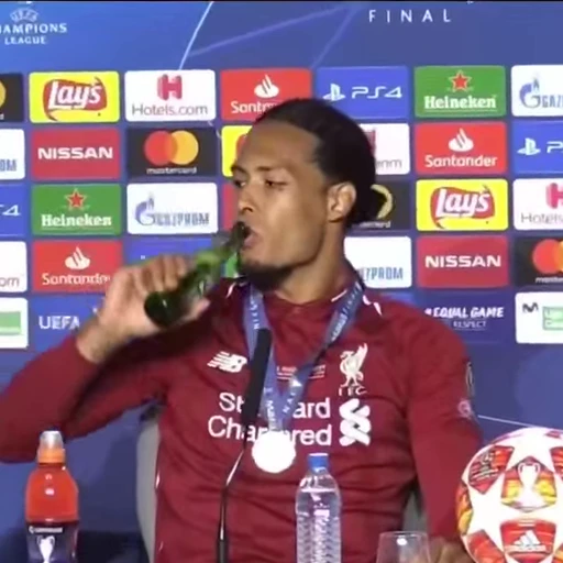 🖤 Стикер «Virgil van Dijk» для Telegram