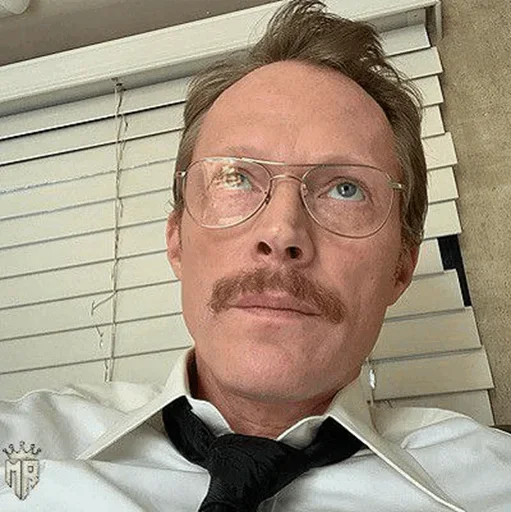 📺 Стикер «Vision Paul Bettany» для Telegram