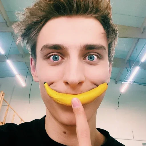 🍌 Стикер «Влад Бумага А4» для Telegram