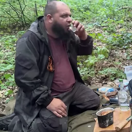 🥃 Стикер «Выживалово» для Telegram