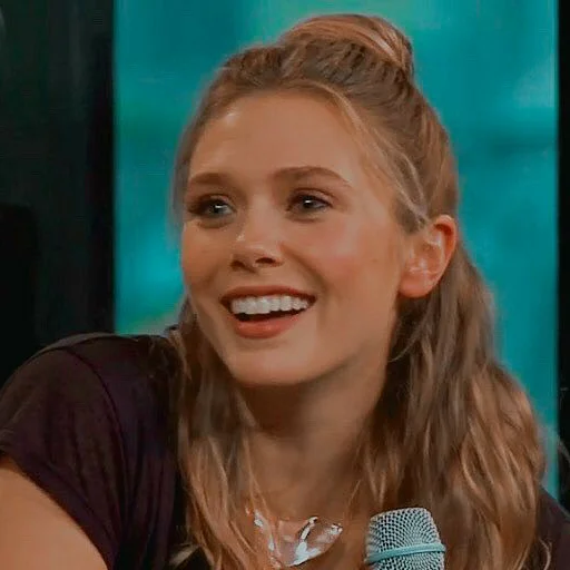 😁 Стикер «Elizabeth Olsen/Wanda Maximoff» для Telegram