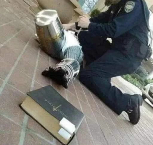 😧 Стикер «CRUSADER MEMES» для Telegram
