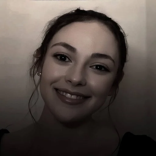 🌟 Стикер «Даниэль Роуз Расселл» для Telegram