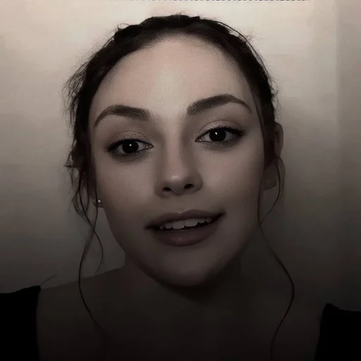 💘 Стикер «Даниэль Роуз Расселл» для Telegram