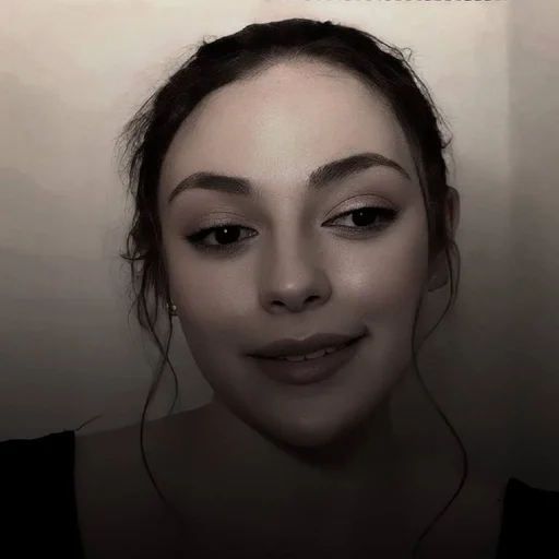 💘 Стикер «Даниэль Роуз Расселл» для Telegram