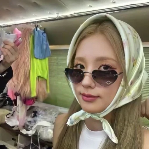 😎 Стикер «(G) I-DLE» для Telegram