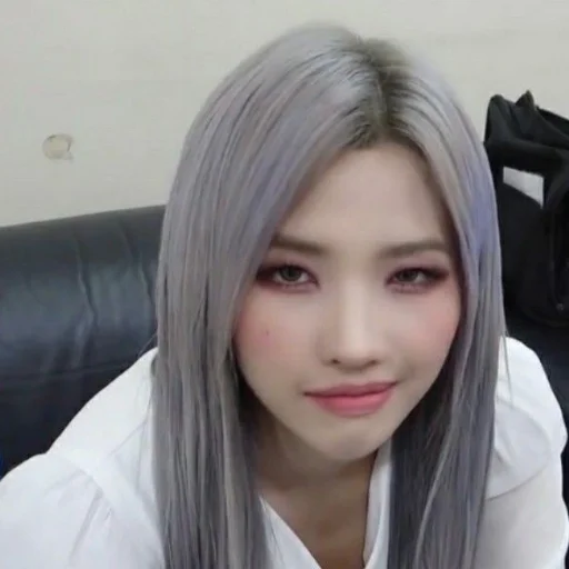 😏 Стикер «(G) I-DLE» для Telegram