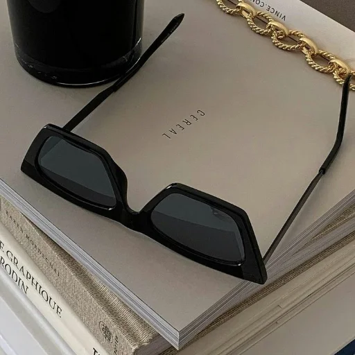 🕶 Стикер «aesthetic.womroom» для Telegram
