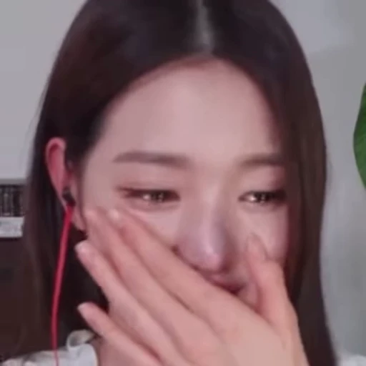 🥹 Стикер «wonyo» для Telegram