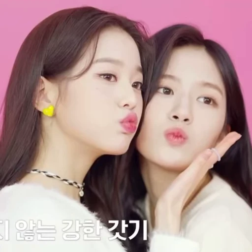 👩‍❤️‍💋‍👩 Стикер «wonyo» для Telegram