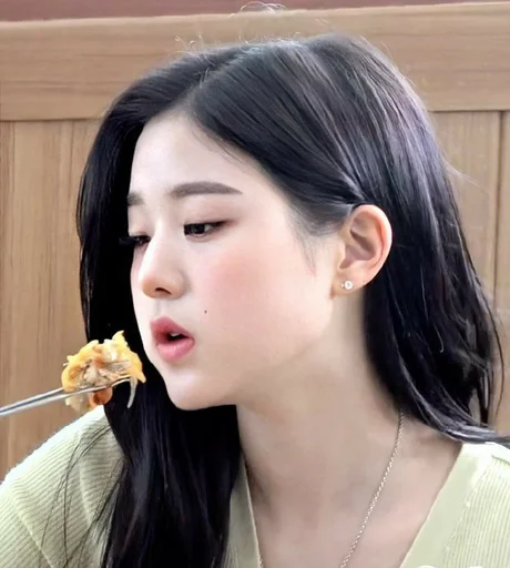 🐝 Стикер «wonyoung random —» для Telegram
